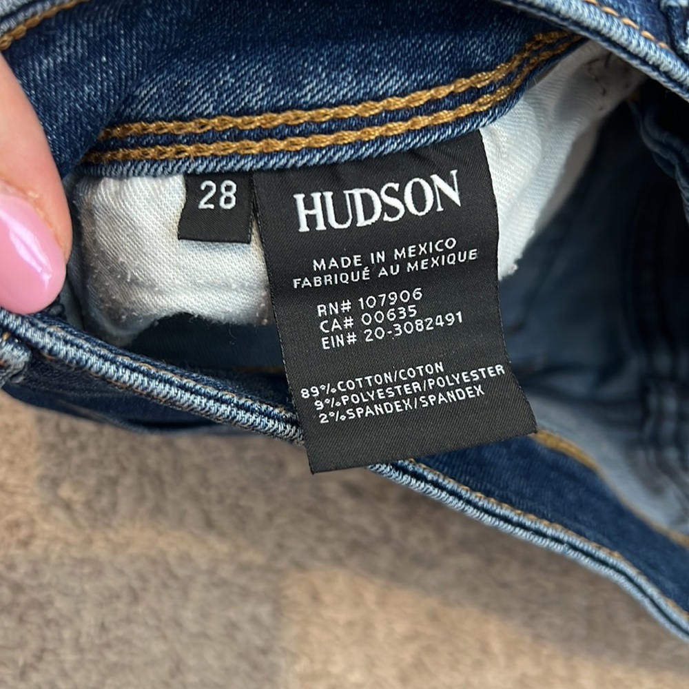 Hudson ‘Croxley Mid Thigh’ jean short with raw hem - Picture 4 of 5